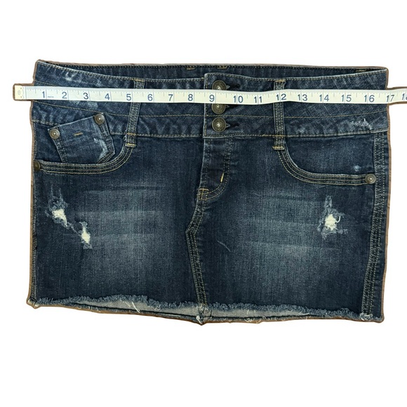 G by Guess Sachet Mini Denim Jean Skirt in Dark Destroy Wash Size 29 - Picture 9 of 12